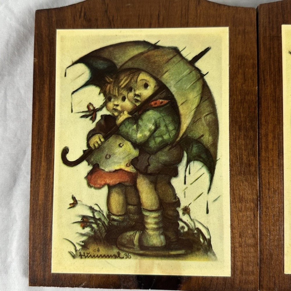 Vintage Set of 2‎ Hummel Wood Wall Plaques 5" x 7" Boy And Girl Umbrella Rain - Picture 2 of 12